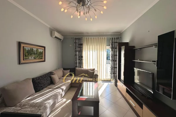 KOMUNA E PARISIT, APARTAMENT ME QERA 2+1+2