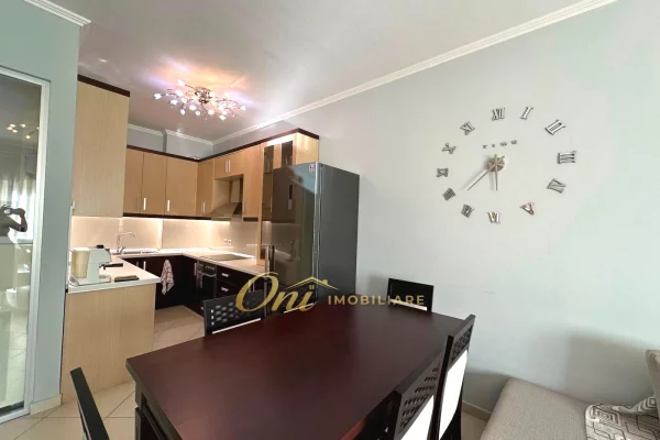 Shtepi me qera Apartament ne Tirane, 2+1, Mobilimi E mobiluar, Pagesa 950  Euro.