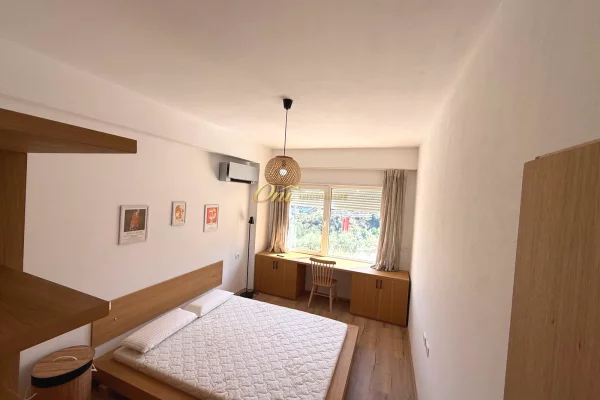 Shtepi me qera Apartament ne Tirane, 2+1, Mobilimi E mobiluar, Pagesa 1,200  Euro.