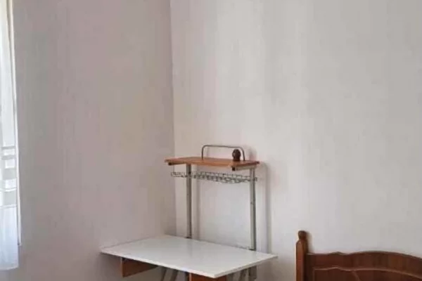 Shtepi me qera Apartament ne Tirane, 2+1, Mobilimi E mobiluar, Pagesa 55,000  Leke.
