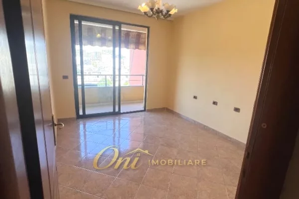 Shtepi ne shitje Apartament ne Tirane, 2+1, Mobilimi Pjeserisht e mobiluar, Pagesa 239,000  Euro.