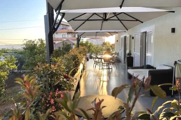Shtepi ne shitje Vila Luksoze ne Tirane, 2+1, Mobilimi E mobiluar, Pagesa 65,000,000  Leke.