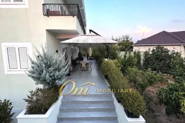 Shtepi ne shitje Vila Luksoze ne Tirane, 2+1, Mobilimi E mobiluar, Pagesa 65,000,000  Leke.