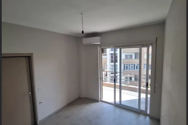 FRESSK, APARTAMENT ME QERA 2+1+2