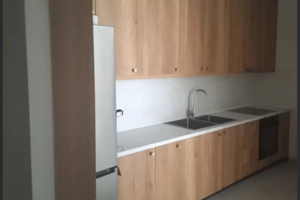 Shtepi me qera Apartament ne Tirane, 2+1, Mobilimi Bosh, pa mobiluar, Pagesa 45,000  Leke.