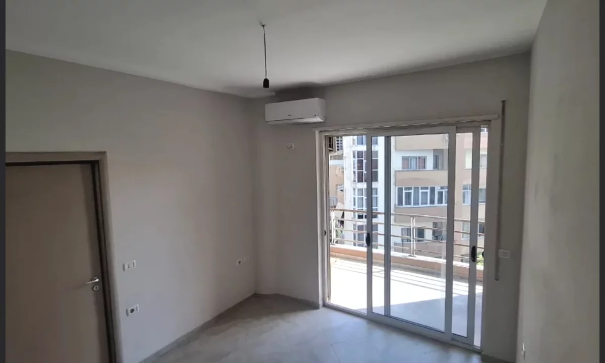 Shtepi me qera Apartament ne Tirane, 2+1, Mobilimi Bosh, pa mobiluar, Pagesa 45,000  Leke.