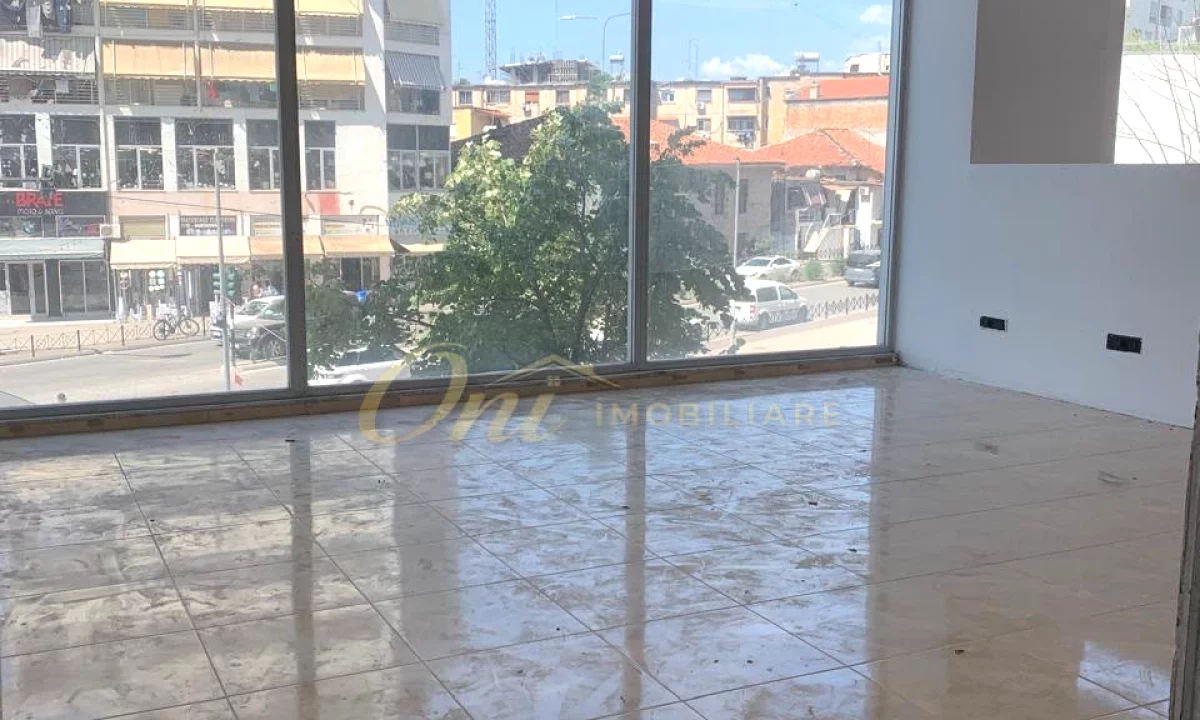 TREGU ELEKTRIK, ZYRE ME QERA