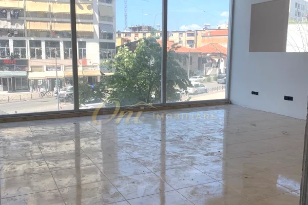 Ambient biznesi me qera 3+1 ne Tirane - 70,000 Leke