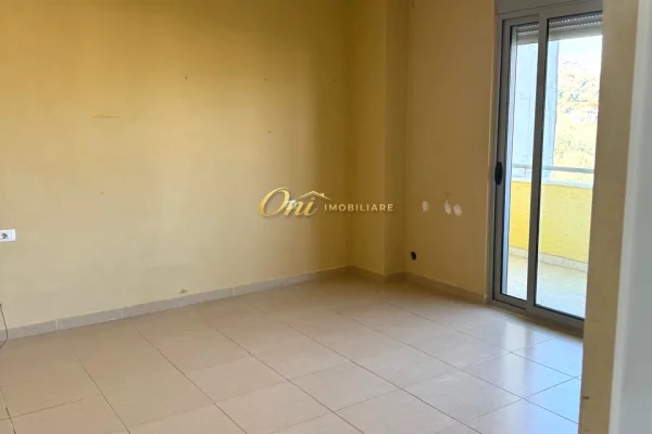 Shtepi me qera Apartament ne Tirane, 3+1, Mobilimi Bosh, pa mobiluar, Pagesa 1,000  Euro.
