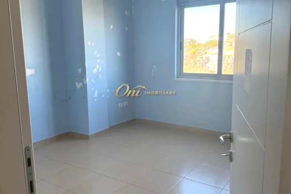 Shtepi me qera Apartament ne Tirane, 3+1, Mobilimi Bosh, pa mobiluar, Pagesa 1,000  Euro.