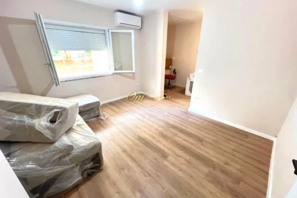 Shtepi me qera Apartament ne Tirane, 1+1, Mobilimi Pjeserisht e mobiluar, Pagesa 60,000  Leke.