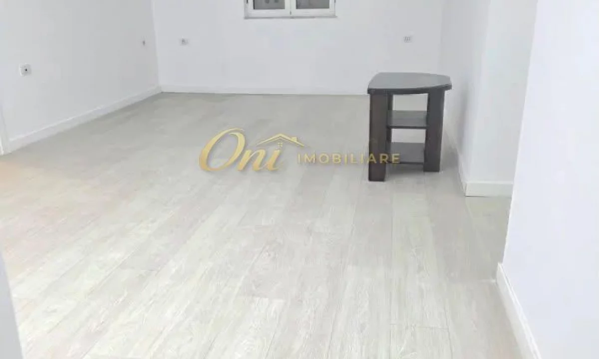 RRUGA E KAVAJES, AMBIENT ZYRE ME QERA 