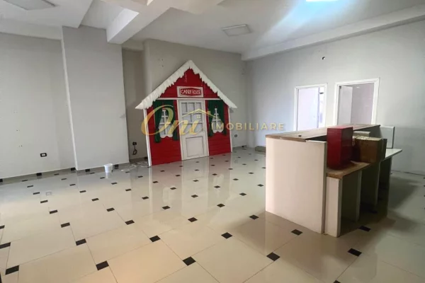 Ambient biznesi me qera 3+1 ne Tirane - 45,000 Leke