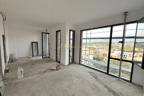 Shtepi ne shitje Vila Luksoze ne Tirane, 2+1, Mobilimi Bosh, pa mobiluar, Pagesa 767,000  Euro.