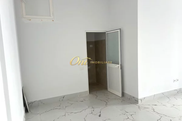 RRUGA E DURRESIT, ZYRE 38M2 PER QERA