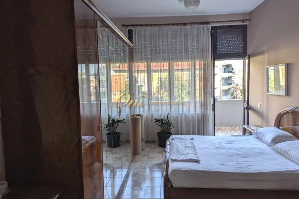 Shtepi me qera Apartament ne Tirane, 3+1, Mobilimi E mobiluar, Pagesa 150,000  Leke.