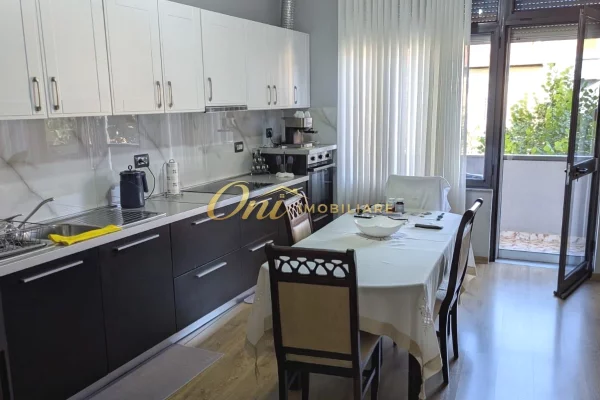 Shtepi me qera Apartament ne Tirane, 3+1, Mobilimi E mobiluar, Pagesa 150,000  Leke.