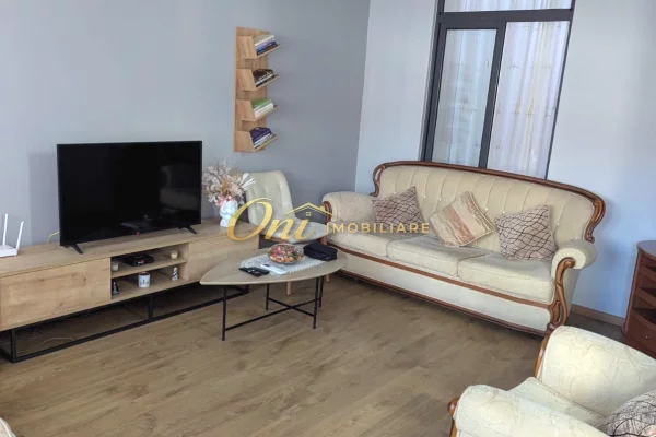 Shtepi me qera 3+1 ne Tirane - 150,000 Leke