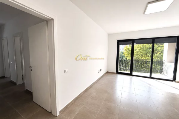 LIQENI I THATE, JEPET AMBIENT ZYRE 160M2 ME QERA