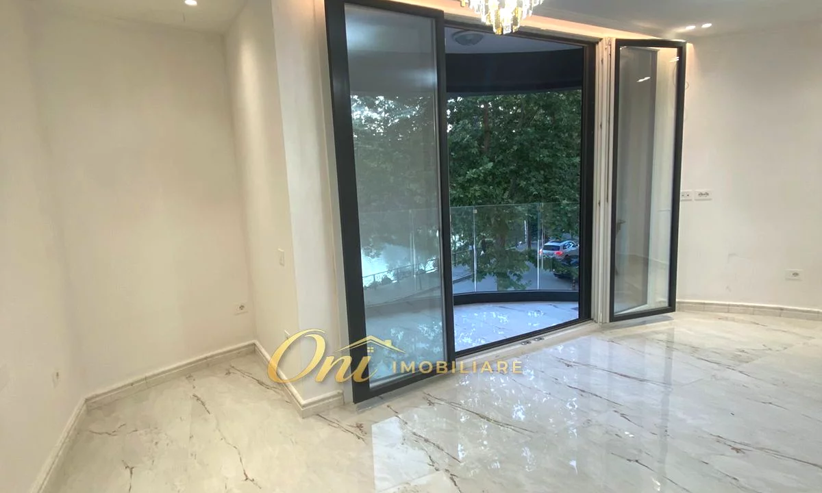 LIQENI I THATE, JEPET AMBIENT ZYRE 120M2 ME QERA 