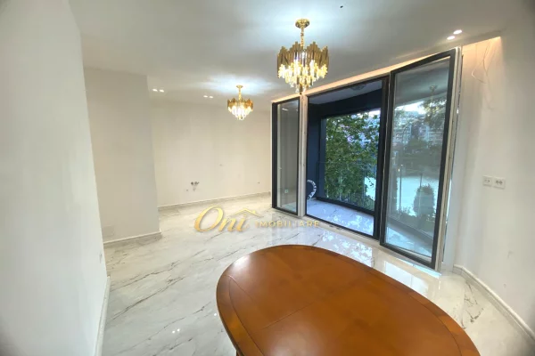 LIQENI I THATE, JEPET AMBIENT ZYRE 120M2 ME QERA 