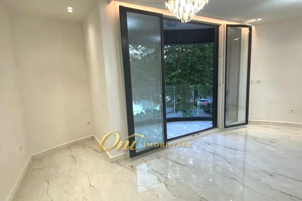 LIQENI I THATE, JEPET AMBIENT ZYRE 120M2 ME QERA 