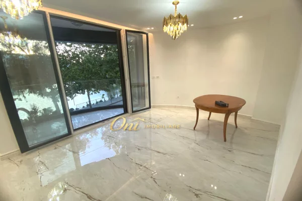 LIQENI I THATE, JEPET AMBIENT ZYRE 120M2 ME QERA 