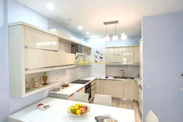 Shtepi me qera Apartament ne Tirane, 2+1, Mobilimi E mobiluar, Pagesa 90,000  Leke.