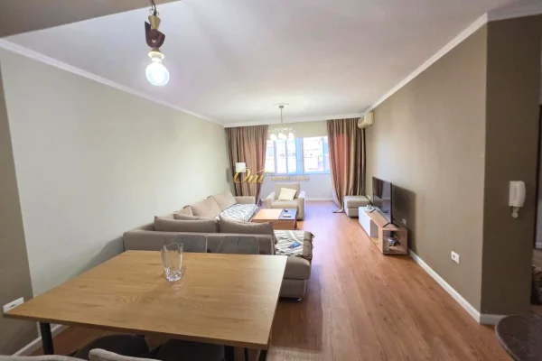 Shtepi me qera 1+1 ne Tirane - 70,000 Leke