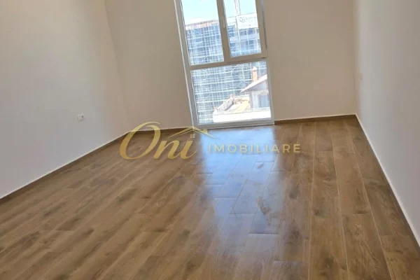 Shtepi ne shitje Apartament ne Tirane, 2+1, Mobilimi Bosh, pa mobiluar, Pagesa 15,000,000  Leke.