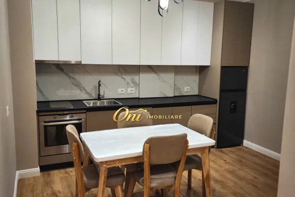Shtepi me qera Apartament ne Tirane, 2+1, Mobilimi E mobiluar, Pagesa 700  Euro.
