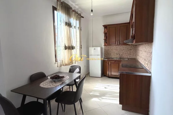 Shtepi me qera Apartament ne Tirane, 2+1, Mobilimi E mobiluar, Pagesa 40,000  Leke.