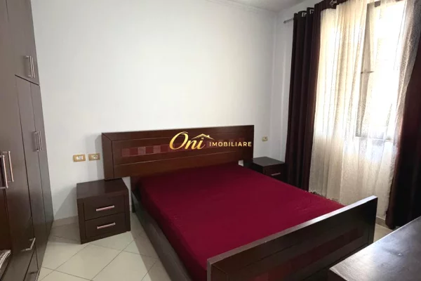 Shtepi me qera Apartament ne Tirane, 2+1, Mobilimi E mobiluar, Pagesa 40,000  Leke.