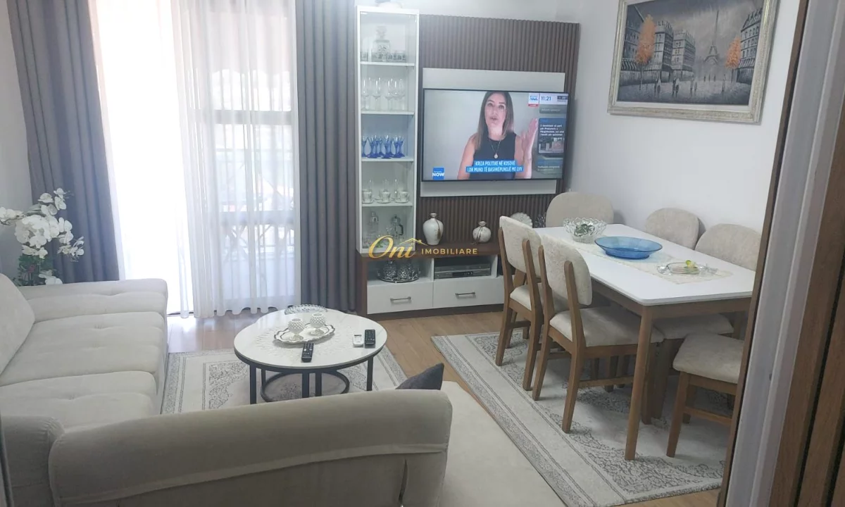 Shtepi ne shitje Apartament ne Tirane, 2+1, Mobilimi E mobiluar, Pagesa 15,500,000  Leke.