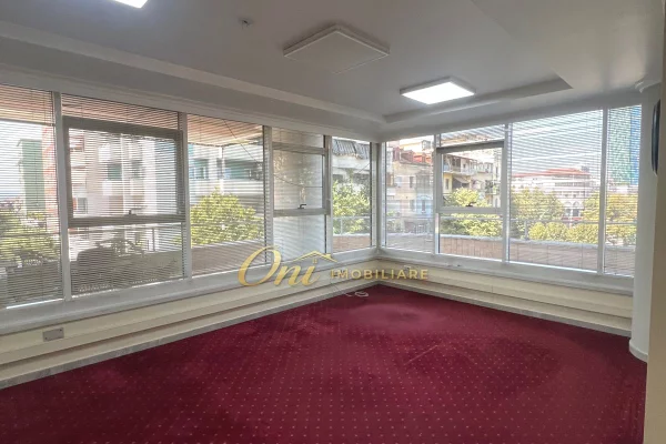 BLLOK, AMBIENT ZYRE 250M2 PER QERA 