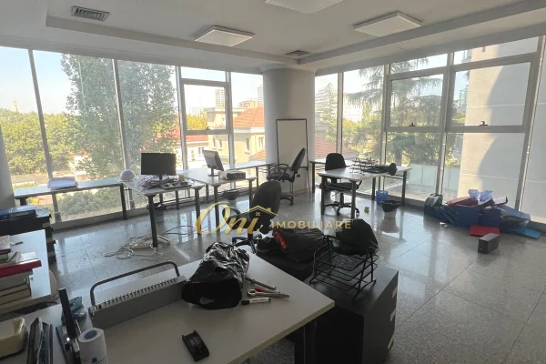 BLLOK, AMBIENT ZYRE 250M2 PER QERA 