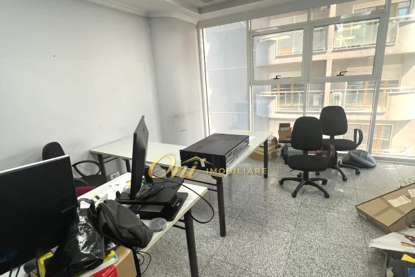BLLOK, AMBIENT ZYRE 250M2 PER QERA 