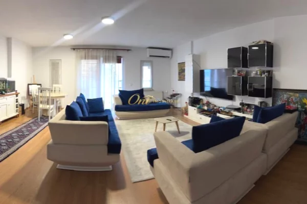 Shtepi ne shitje Apartament ne Tirane, 3+1, Mobilimi E mobiluar, Pagesa 24,500,000  Leke.