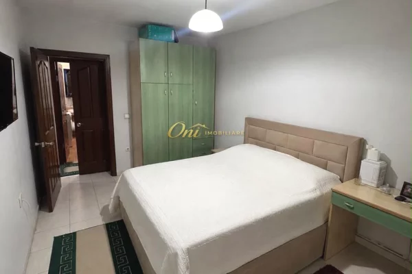 Shtepi ne shitje Apartament ne Tirane, 3+1, Mobilimi E mobiluar, Pagesa 24,500,000  Leke.