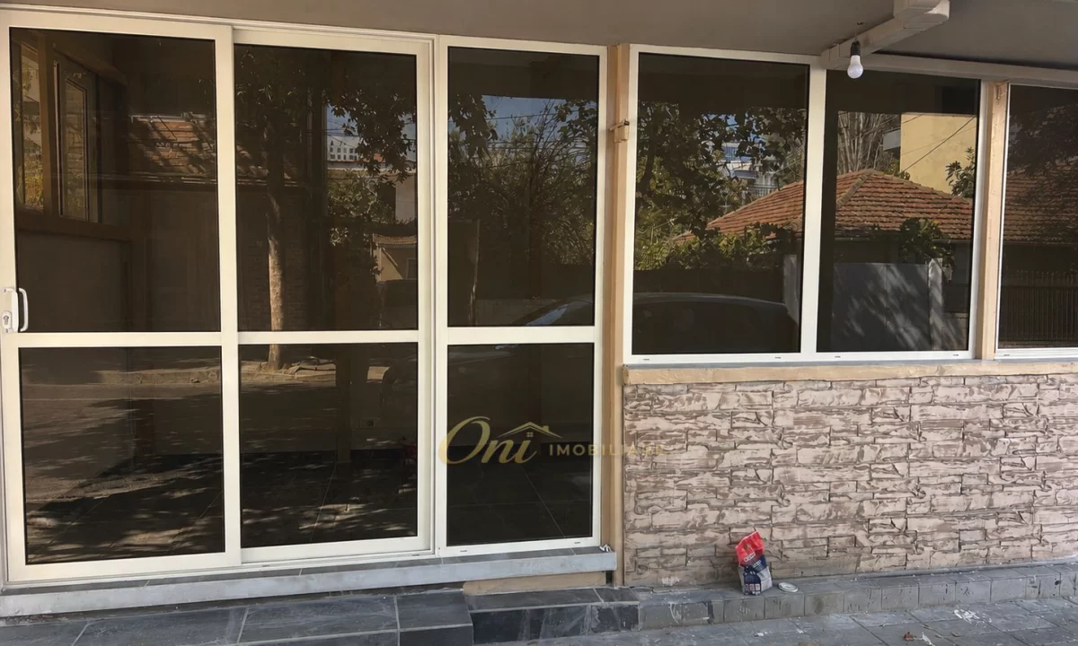 JEPET DYQAN ME QERA,TEK KOMUNA E PARISIT