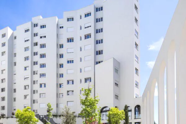 Ambient biznesi me qera 3+1 ne Tirane - 50,000 Leke