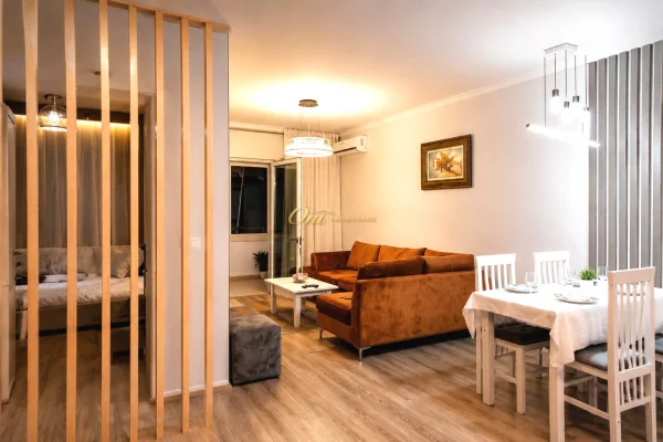 Shtepi me qera 2+1 ne Tirane - 1,200 Euro