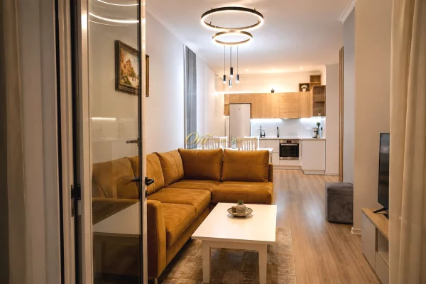 Shtepi me qera Apartament ne Tirane, 2+1, Mobilimi E mobiluar, Pagesa 1,200  Euro.
