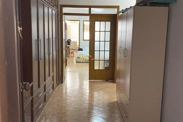 Shtepi ne shitje Apartament ne Tirane, 2+1, Mobilimi E mobiluar, Pagesa 180,000  Euro.