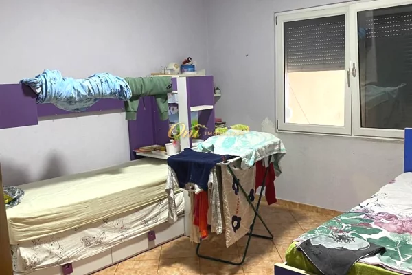 Shtepi ne shitje Apartament ne Tirane, 2+1, Mobilimi E mobiluar, Pagesa 180,000  Euro.
