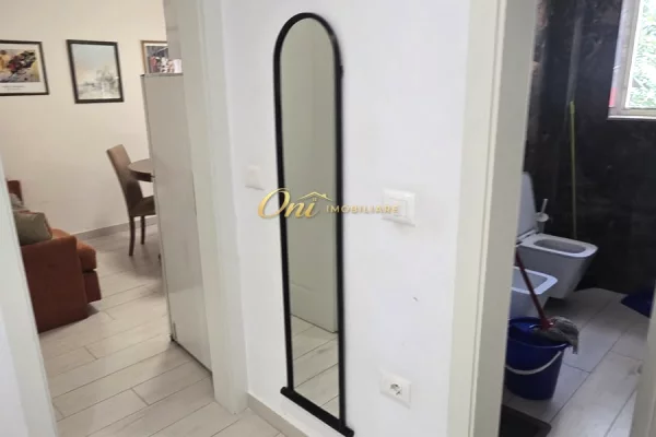 Shtepi me qera Apartament ne Tirane, 2+1, Mobilimi E mobiluar, Pagesa 80,000  Leke.