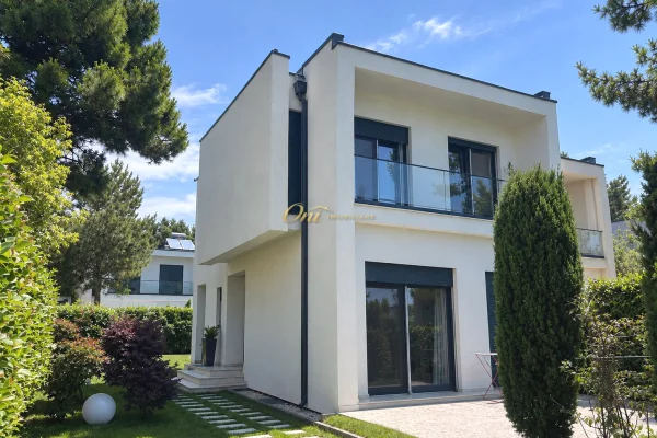 Shtepi me qera 3+1 ne Durres - 1,050,000 Euro