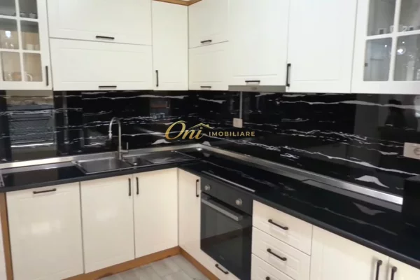 Shtepi me qera Apartament ne Tirane, 2+1, Mobilimi E mobiluar, Pagesa 120,000  Leke.