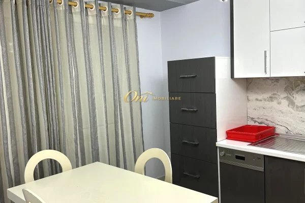 Shtepi me qera Apartament ne Tirane, 3+1, Mobilimi E mobiluar, Pagesa 1,500  Euro.