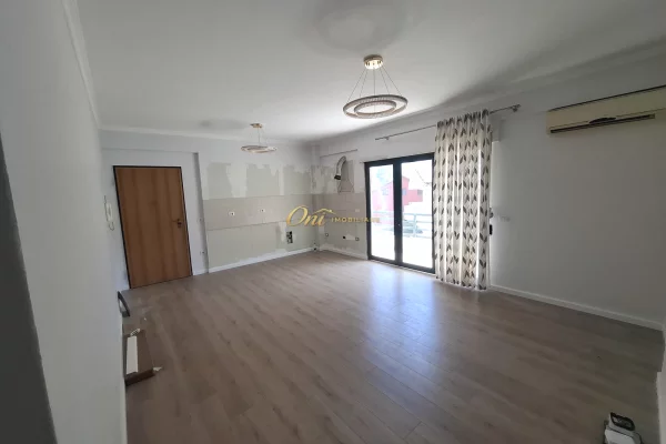 Business Property for Rent 3+1 in Tirana - 60,000 Leke